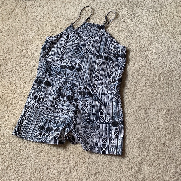 EUC Blue Island romper - Picture 7 of 7